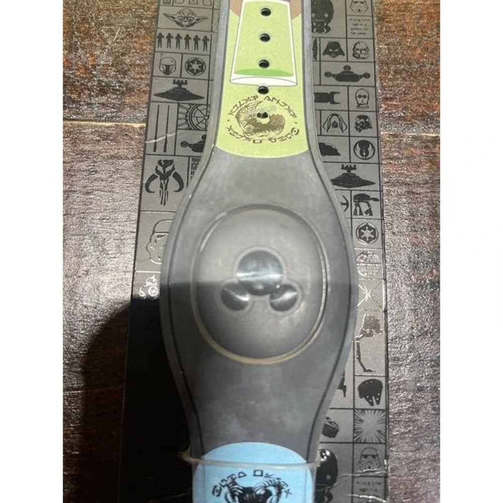 Disney Parks Star Wars Galaxy's‎ Edge Blue & Green Milk Magicband Linkable